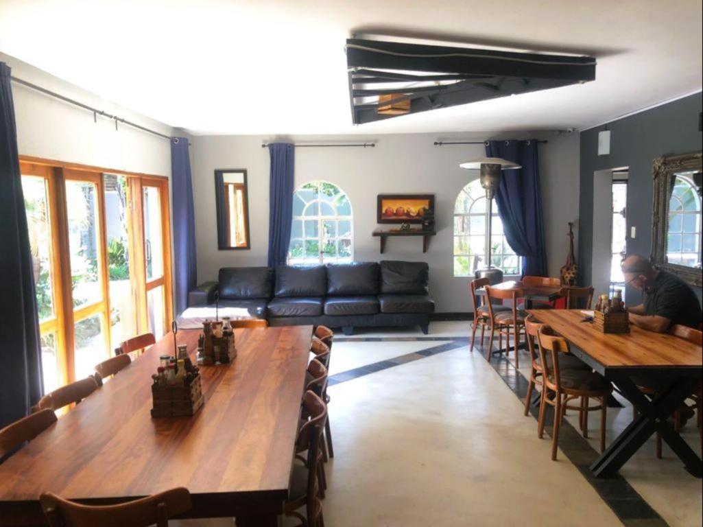 Africa Footprints Lodge เคมป์ตัน พาร์ค ภายนอก รูปภาพ