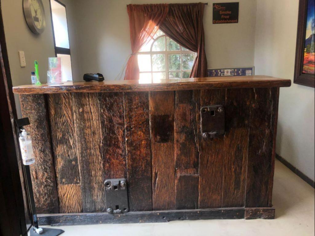 Africa Footprints Lodge เคมป์ตัน พาร์ค ภายนอก รูปภาพ