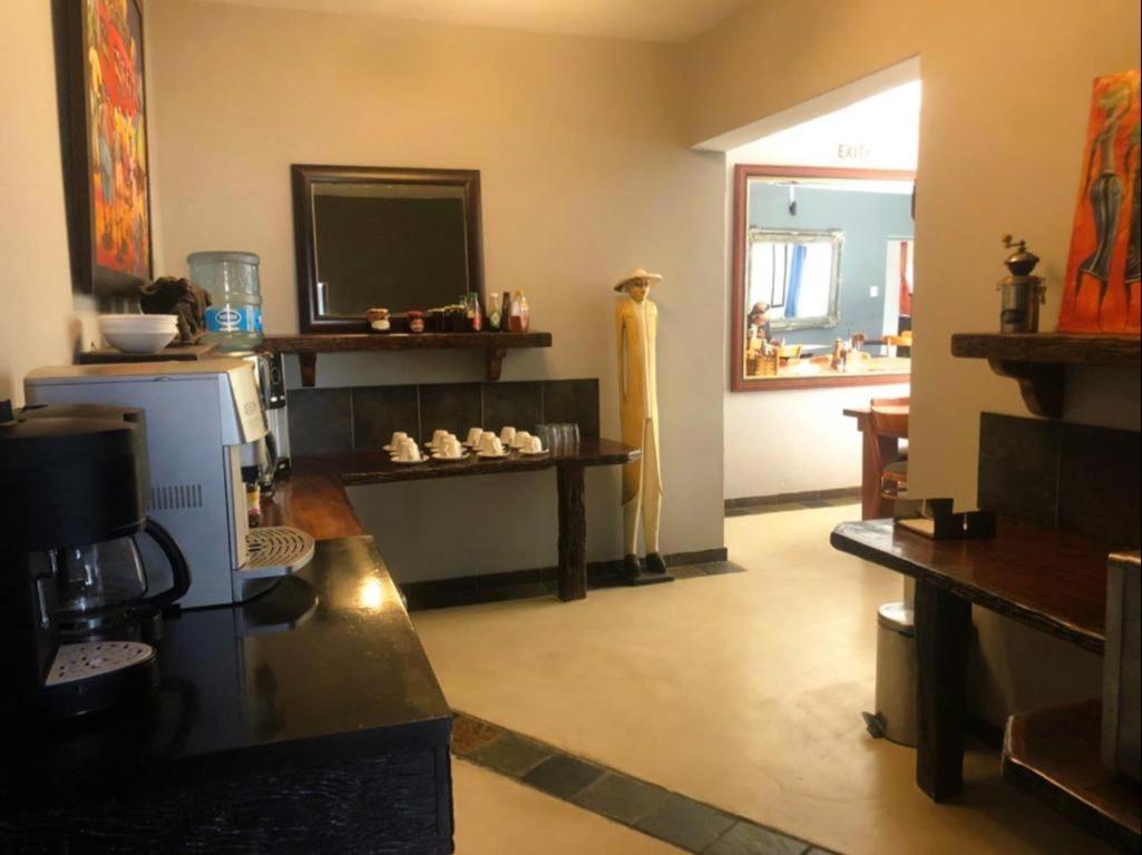 Africa Footprints Lodge เคมป์ตัน พาร์ค ภายนอก รูปภาพ