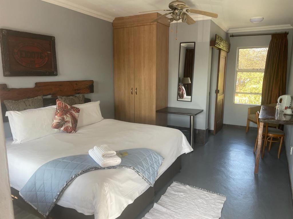 Africa Footprints Lodge เคมป์ตัน พาร์ค ภายนอก รูปภาพ